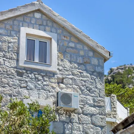 House Marta * Омиш