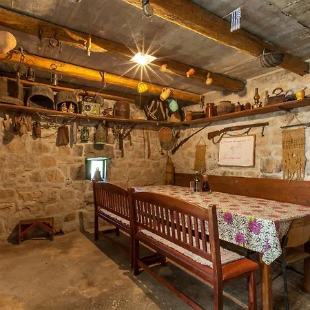 House Marta Омиш