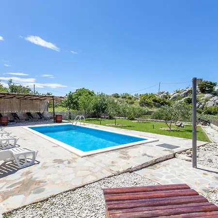 House Marta Дом отдыха Омиш